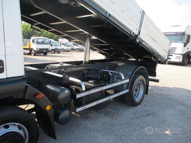 Iveco EUROCARGO 120/25 E5 RIBALTABILE TRILATERALE