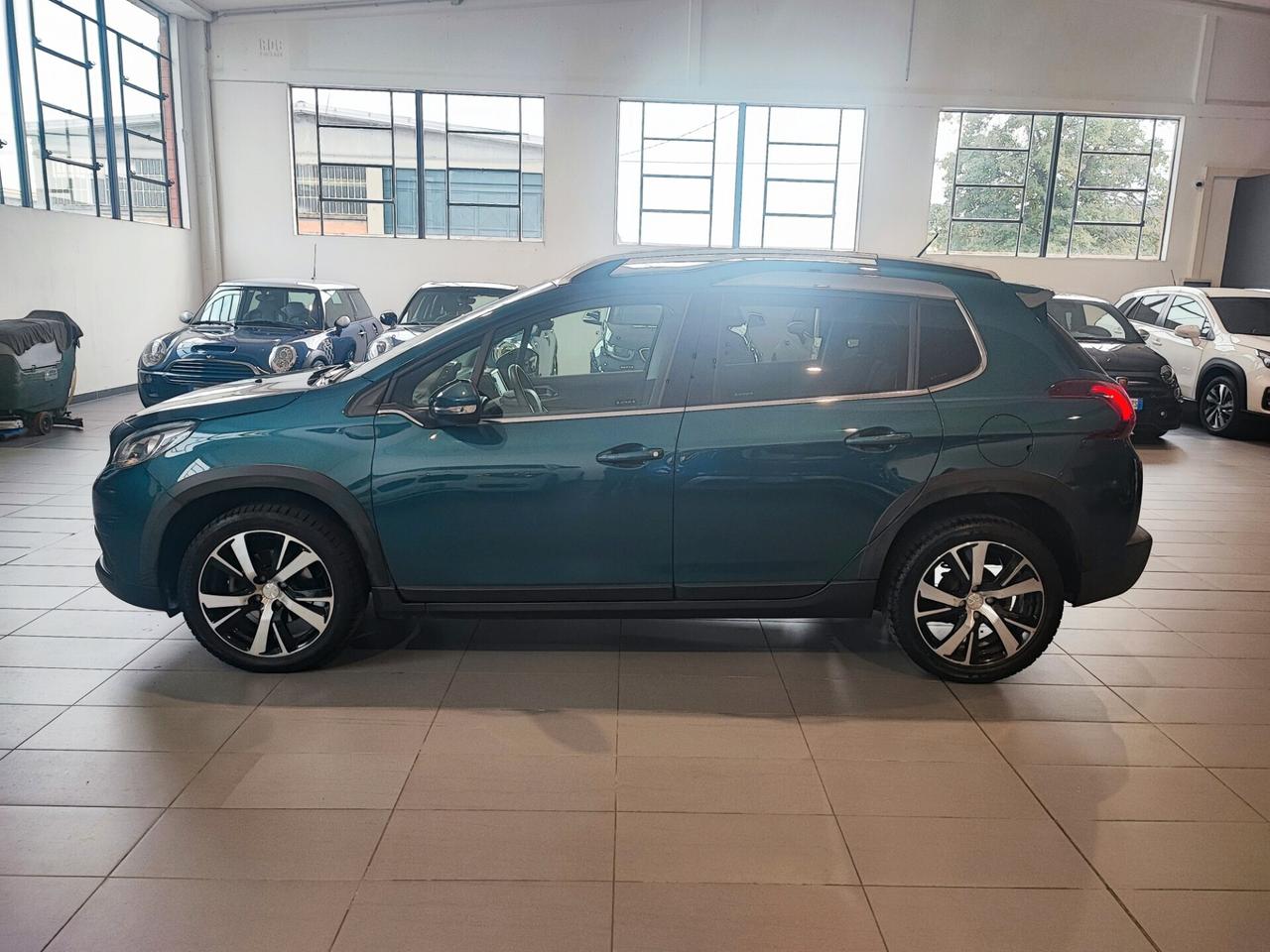 Peugeot 2008 1.2 PureTech 110 EAT6 Allure • Navi • LED • Retrocamera • Cerchi 17