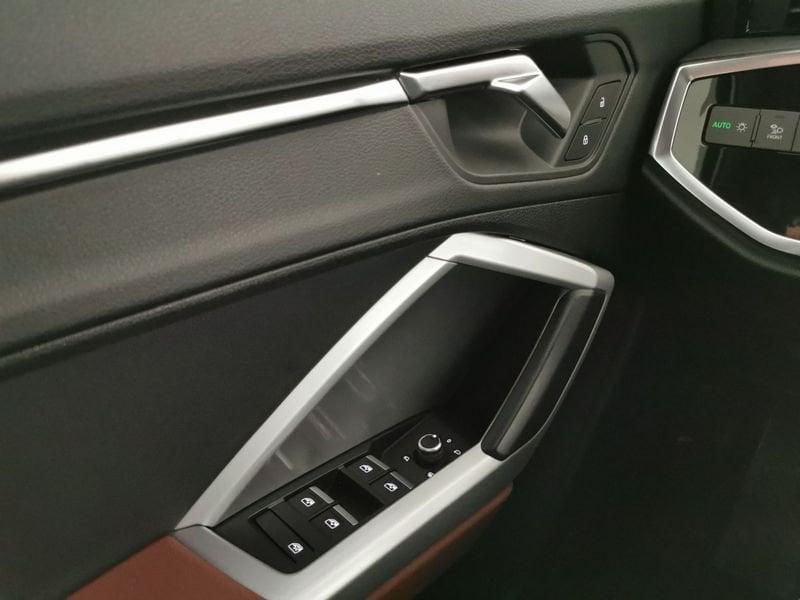 Audi Q3 40 2.0 tfsi Identity Black quattro s-tronic