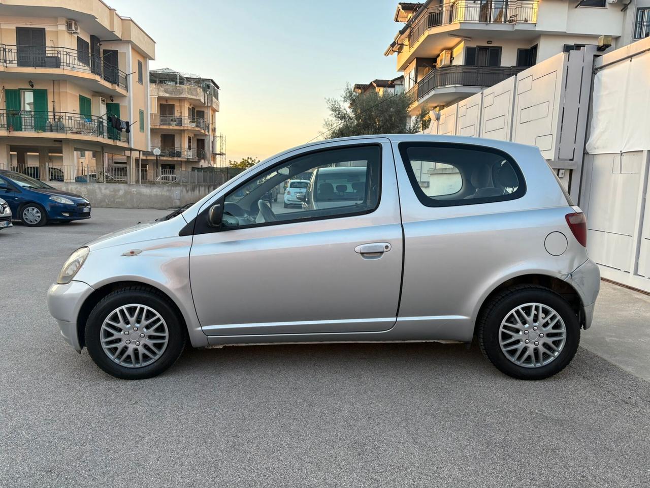 Toyota Yaris 1.0i 16V cat 3 porte