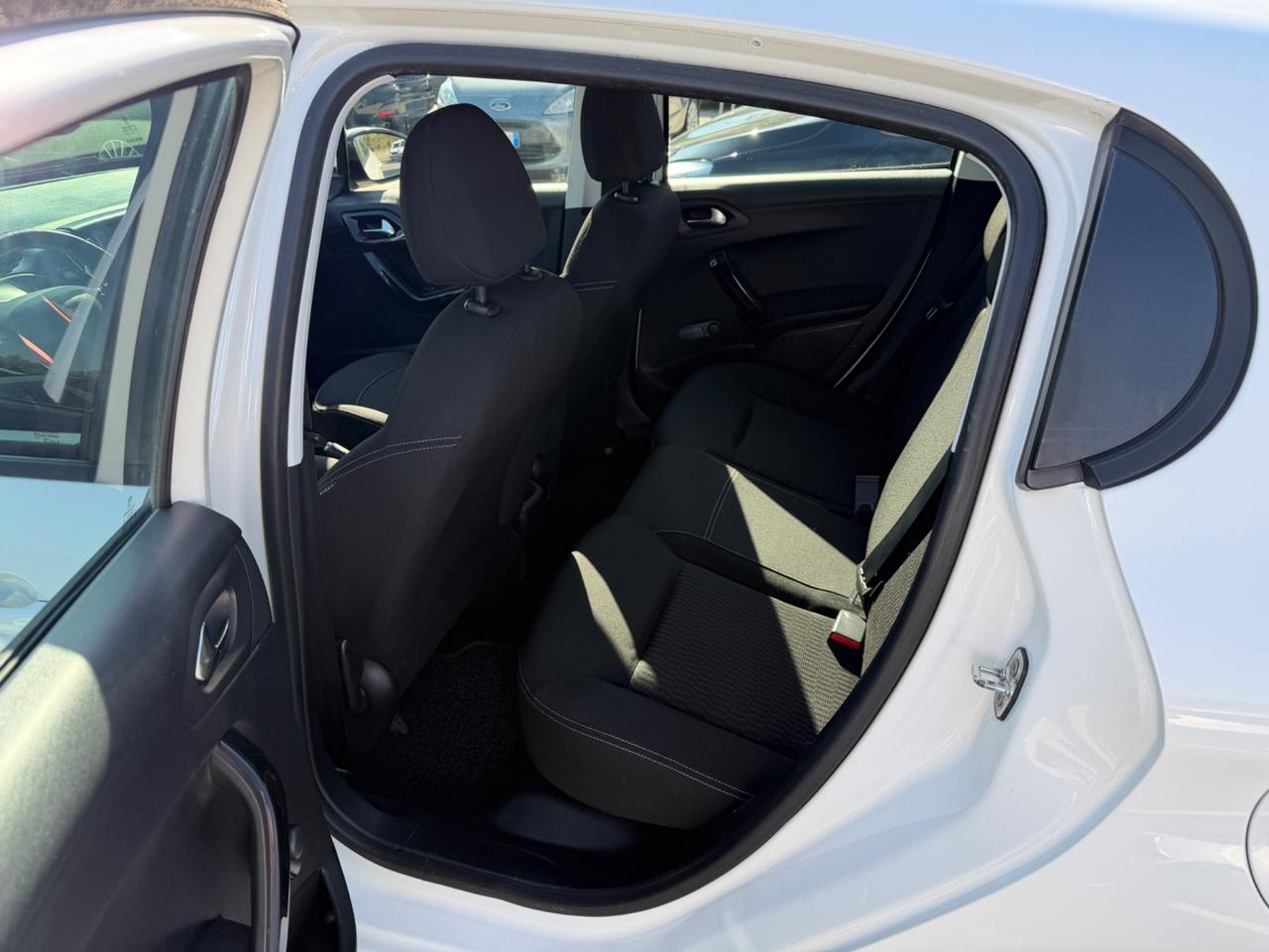 Peugeot 208 1.2 82CV Allure/93.000km/2018