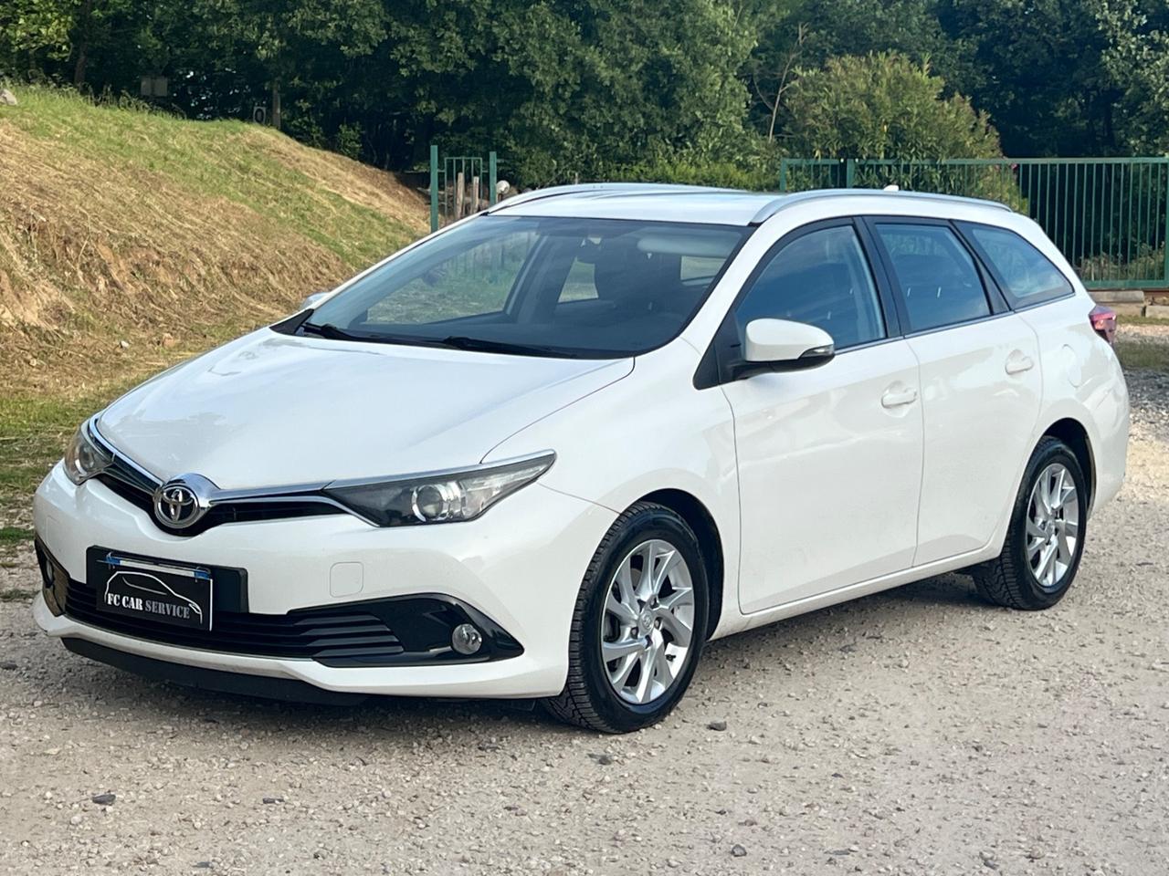 Toyota Auris Touring 1.4 D-4D Active Permute Rate Garanzia