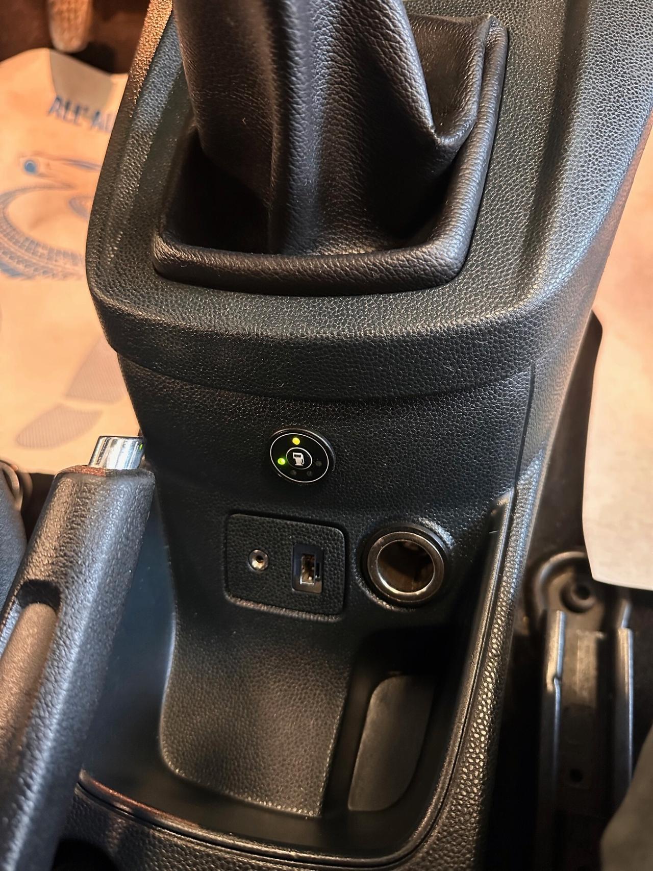 FORD FIESTA 1.4 BENZINA GPL 5 PORTE