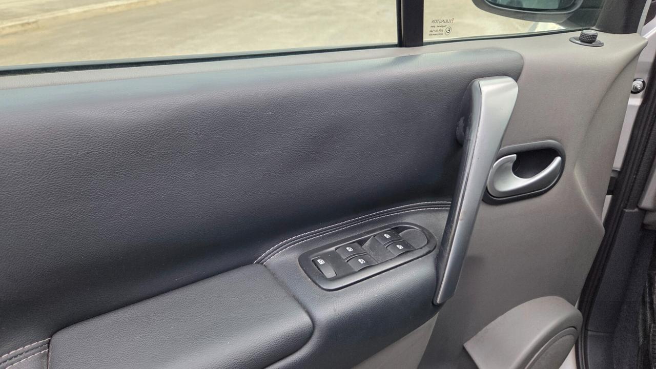 Renault Sceni 1.5 dCi/105CV Serie Speciale