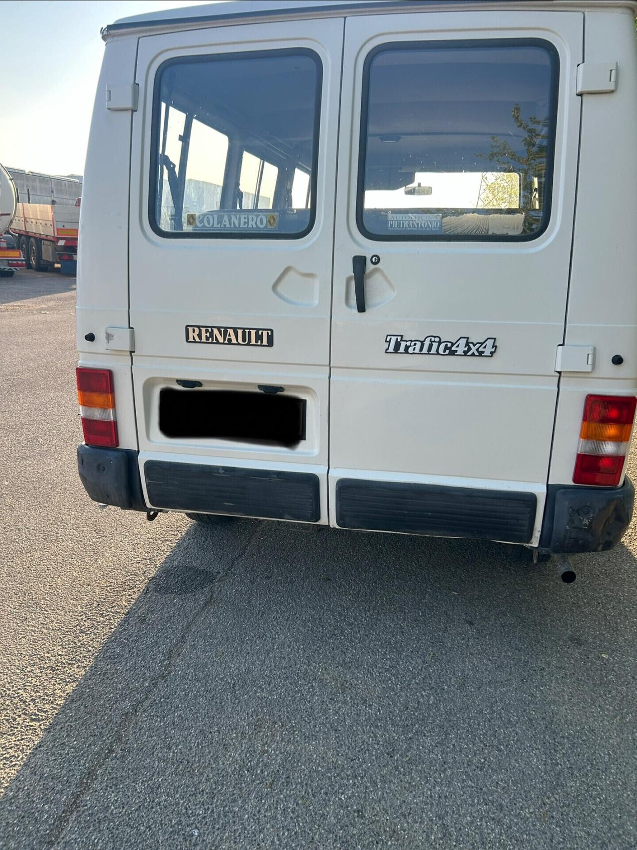 Renault Trafic furgone 4x4 posti 9