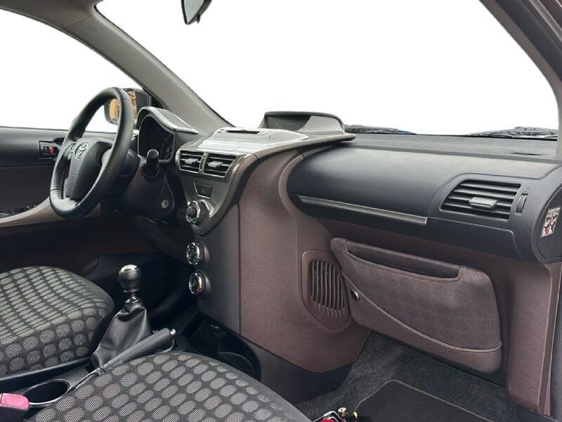 Toyota iQ VVT-I ZERO