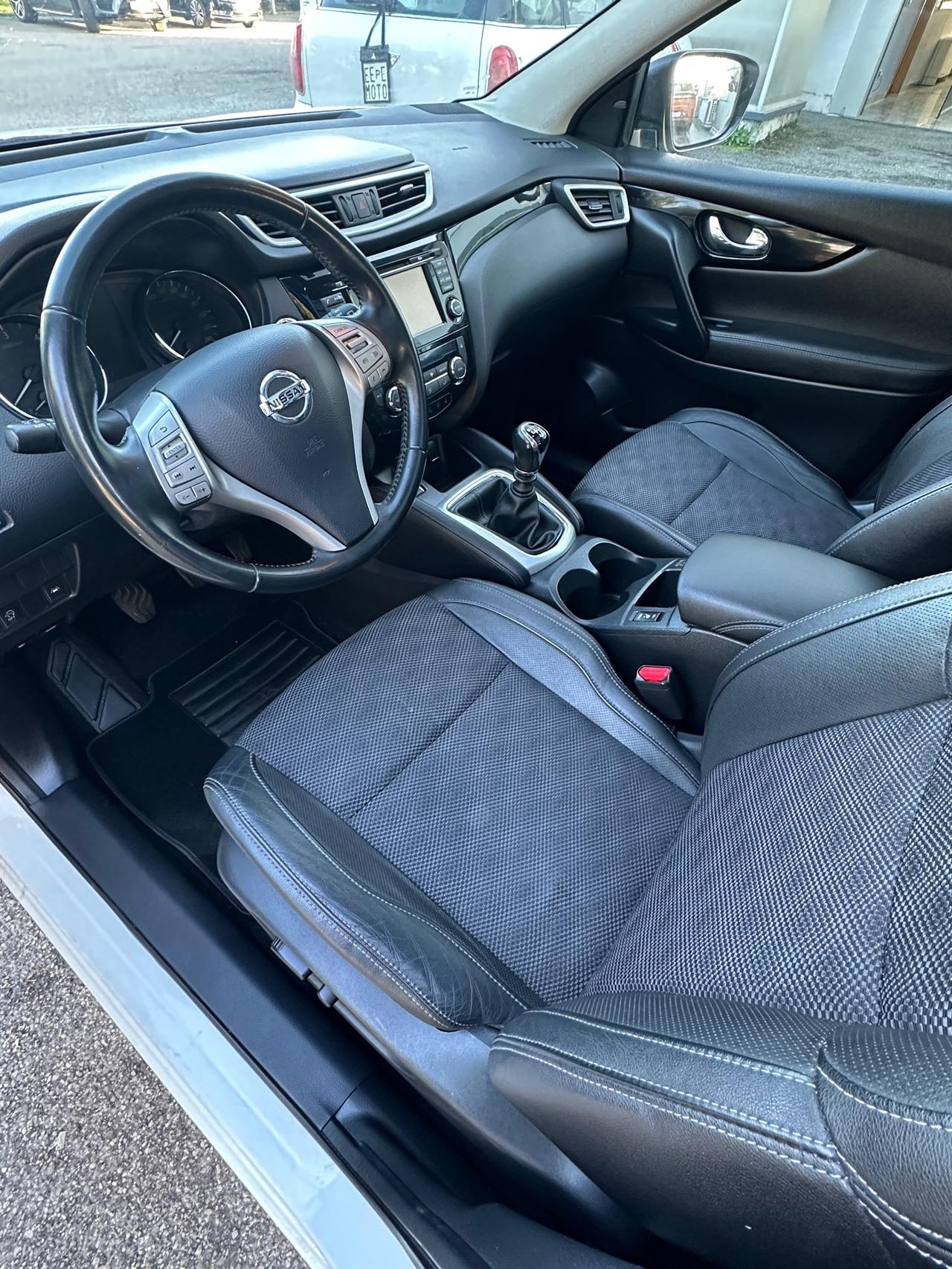 Nissan Qashqai 1.6 dCi 2WD Tekna - 2015