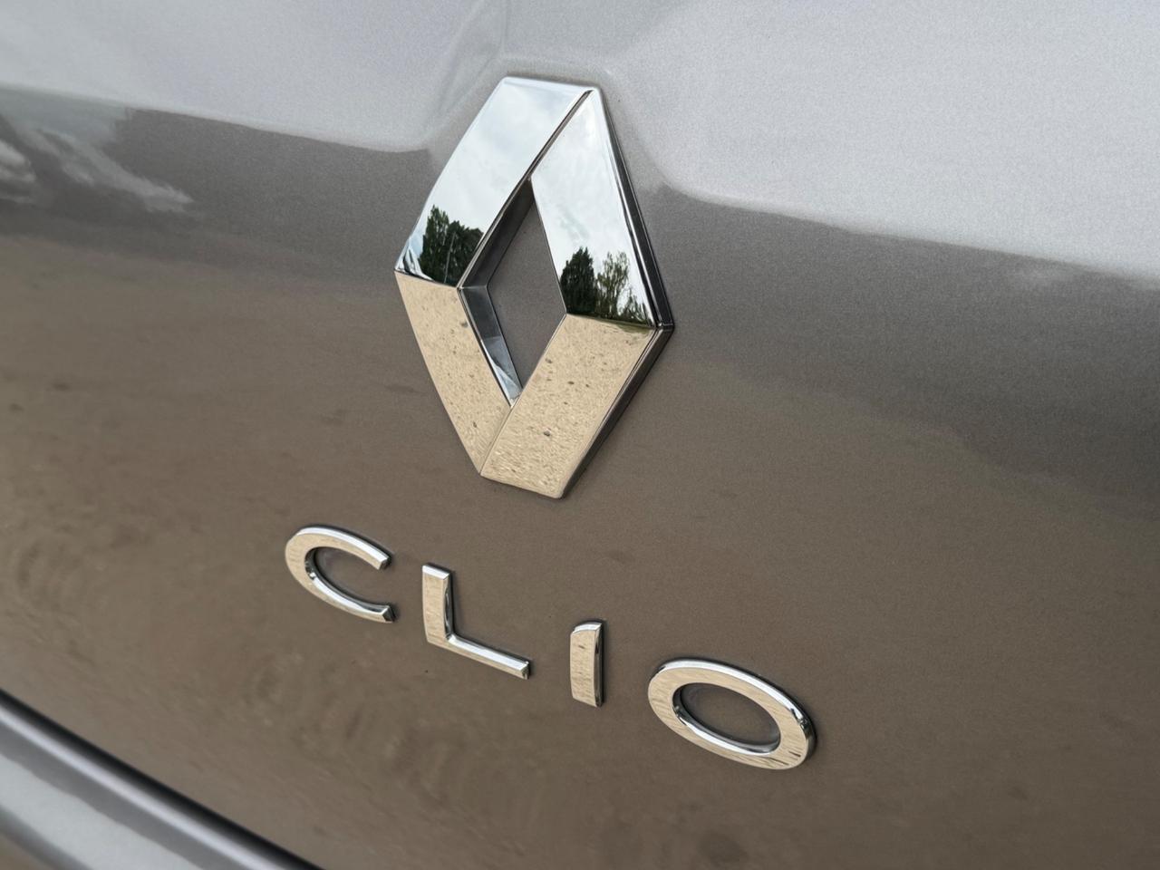 Renault Clio 1.2 75CV 5 porte Life PERMUTE RATE GARANZIA