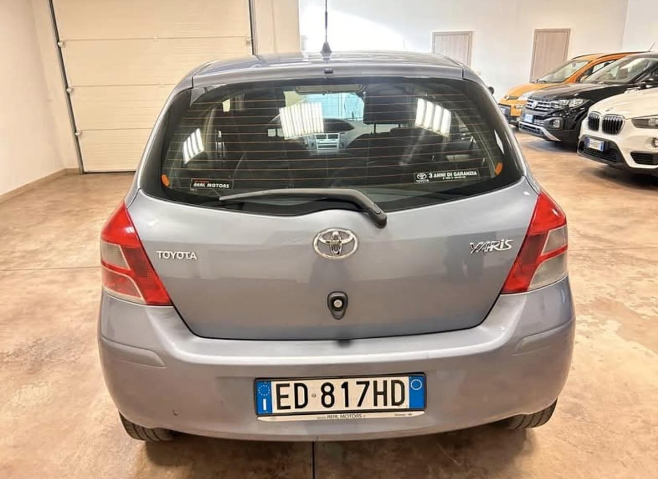 Toyota Yaris 1.0 5 porte Luxury pack