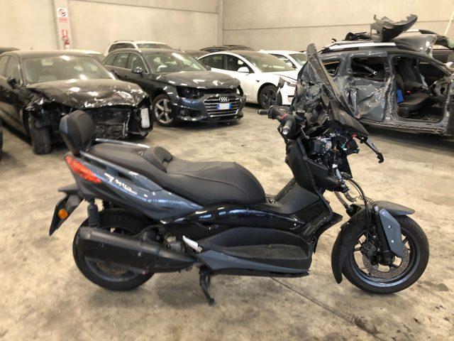 YAMAHA X-MAX 300 *VA IN MOTO*