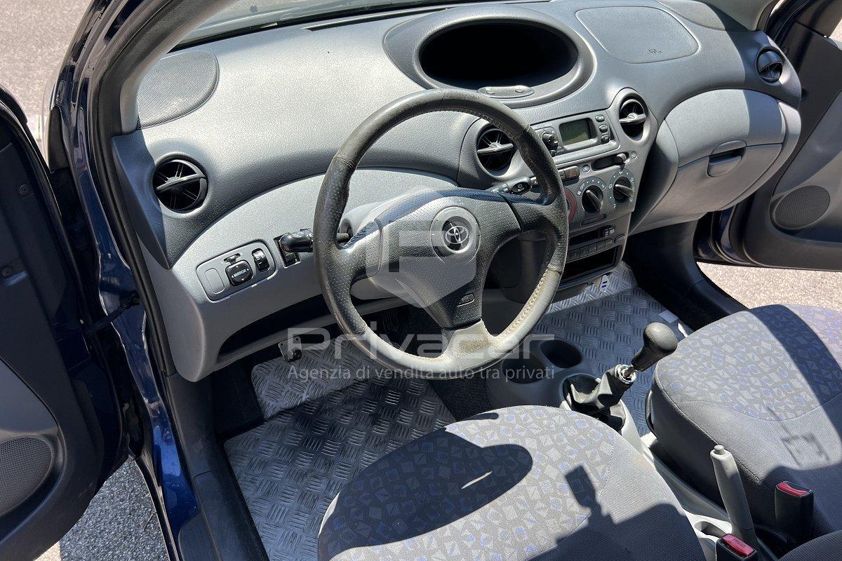TOYOTA Yaris 1.3i 16V cat 5 porte Luna