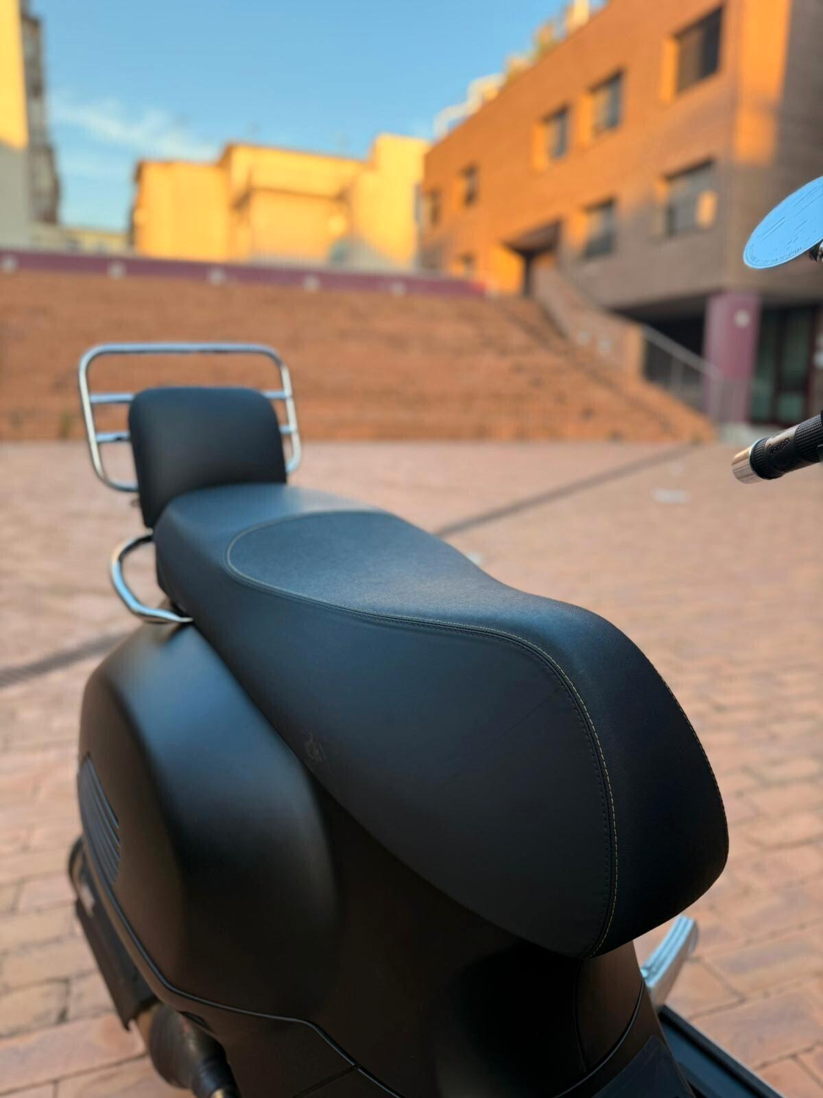Piaggio Vespa 300 GTS hpe SUPER SPORT pari a nuovo