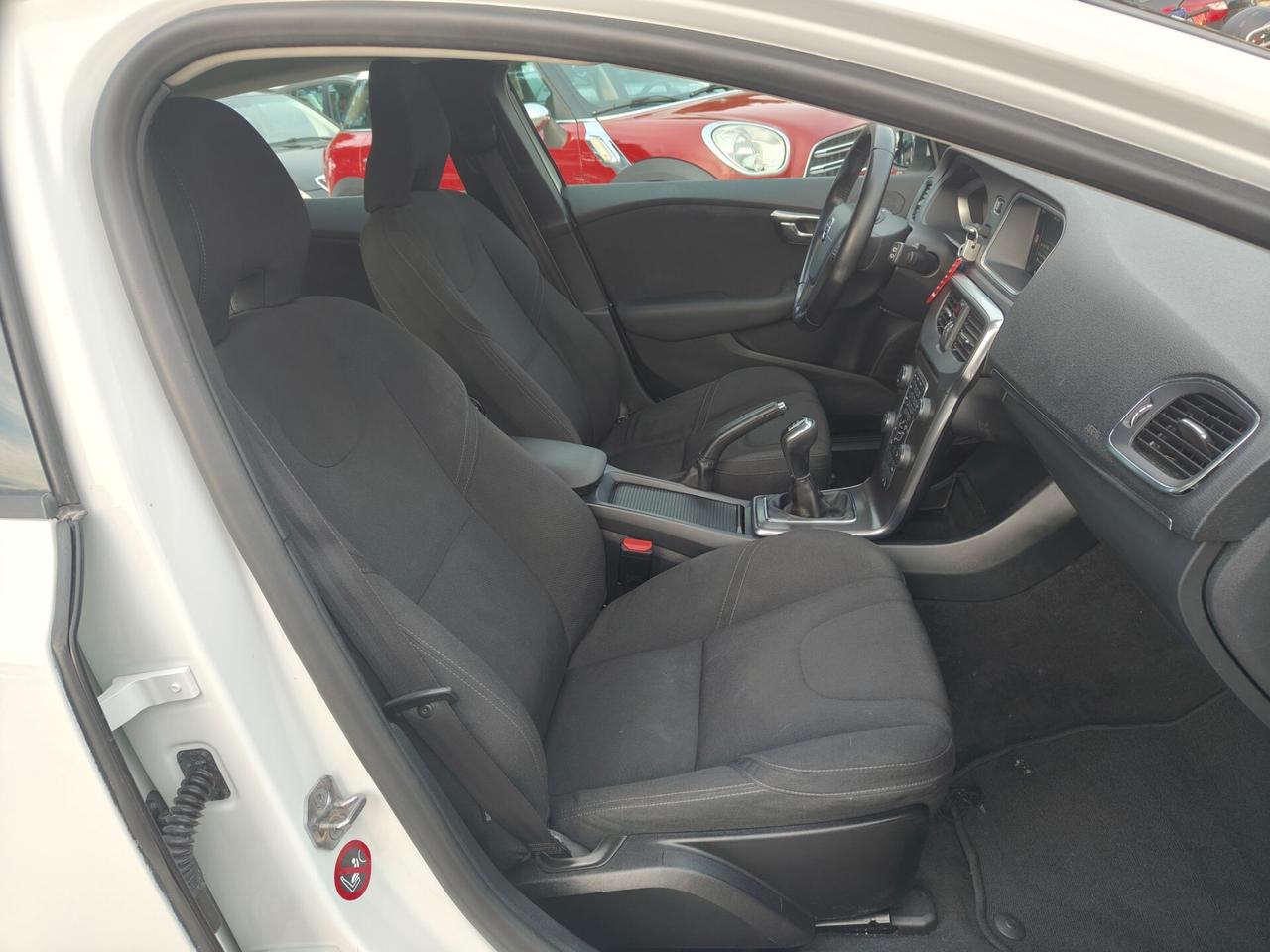 Volvo V40 D2 1.6d summum