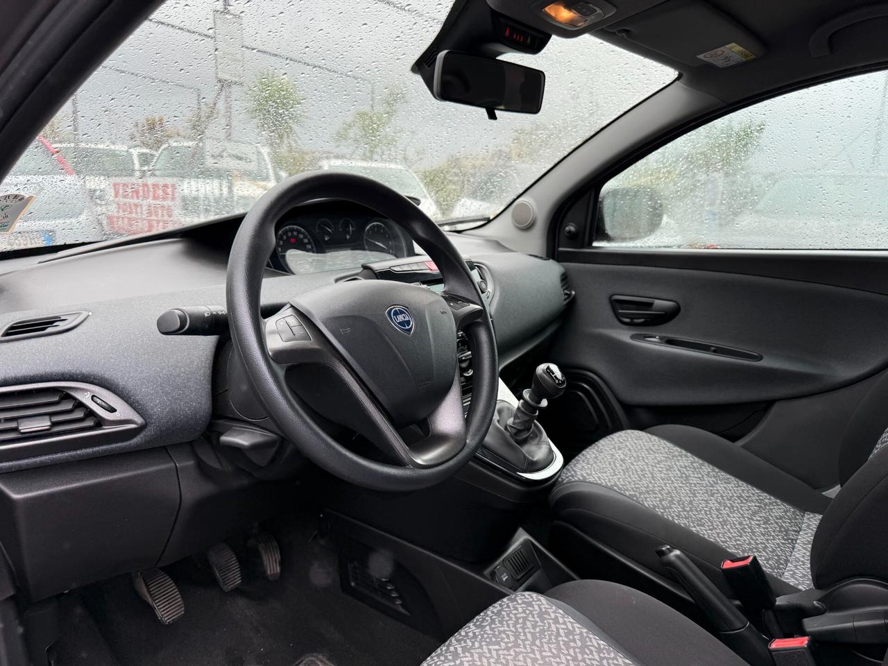 Lancia Ypsilon 1.0 FireFly 5 porte S&S Hybrid Ecochic Gold