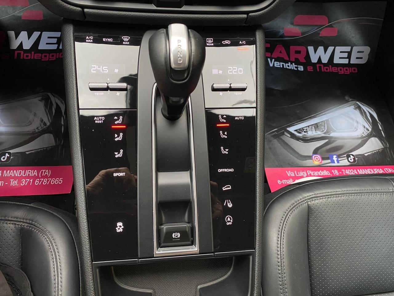 PORSCHE MACAN 2.0 NY 2023 TETTO APRIBILE