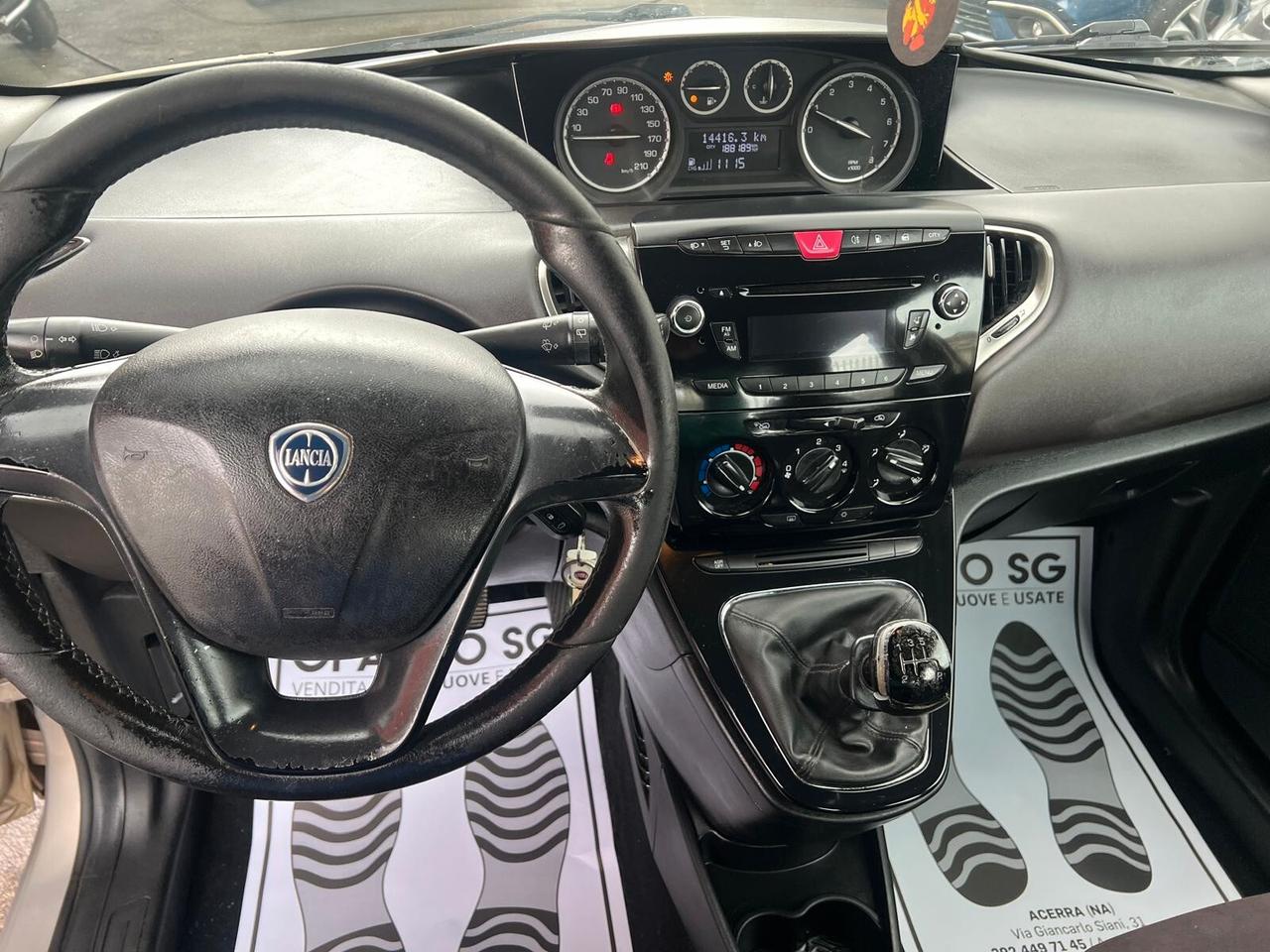 Lancia Ypsilon 0.9 TwinAir 85 CV 5 porte Metano Ecochic Silver