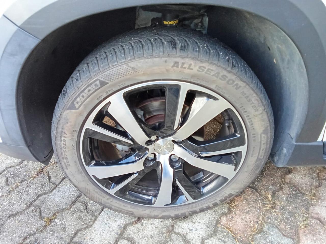 Peugeot 2008 BlueHDi 100 Allure