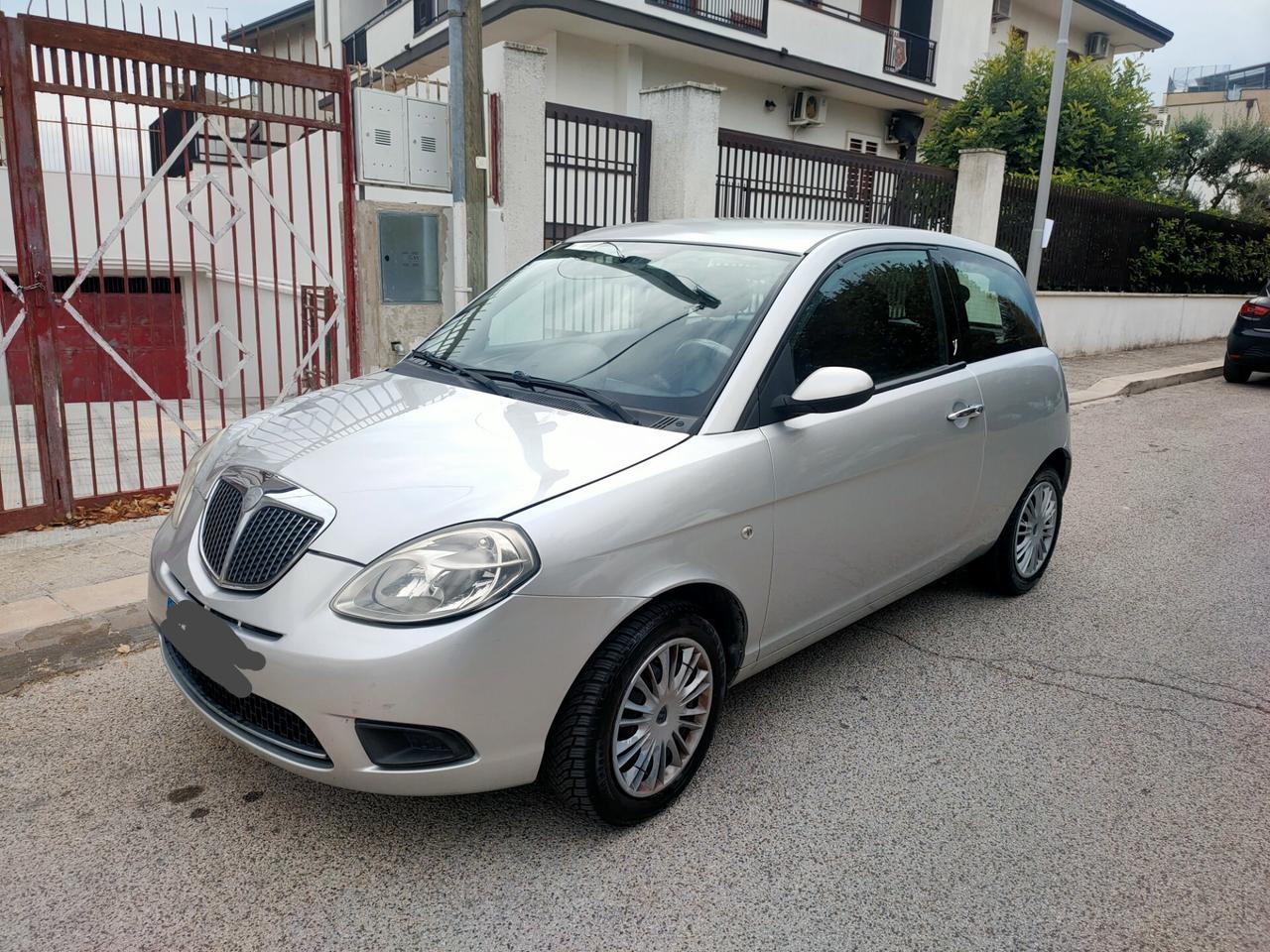 Lancia Ypsilon 1.3 MJT 75 CV Argento