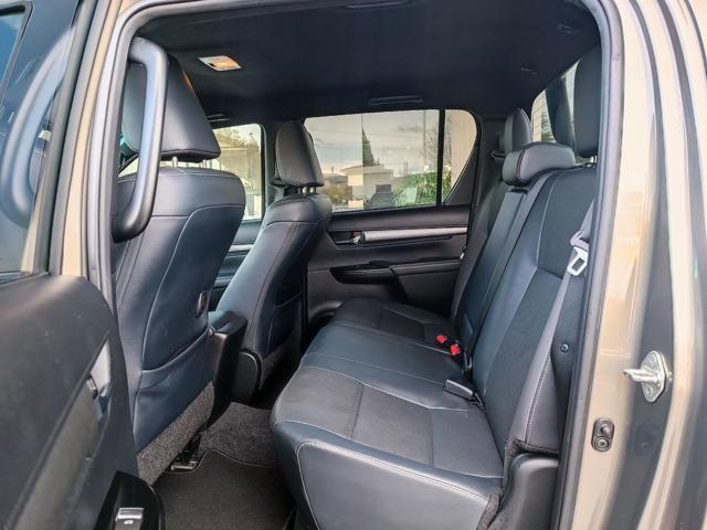 TOYOTA Hilux 2.8 D A/T 4WD 4 porte Double Cab Invincible