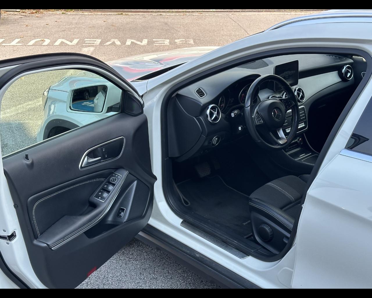 Mercedes-Benz GLA (X156) - GLA 200 d Automatic 4Matic Sport
