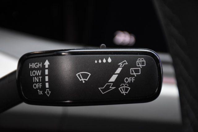 VOLKSWAGEN Golf 1.0 eTSI EVO DSG Life