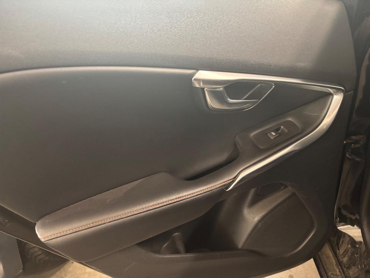 Volvo V40 D2 R-design EXPORT / COMMERCIANTI
