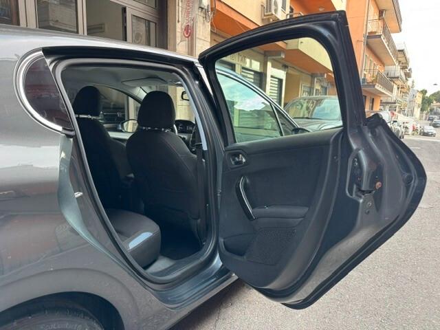 Peugeot 208 1.4 HDi 68 CV 5 porte Allure