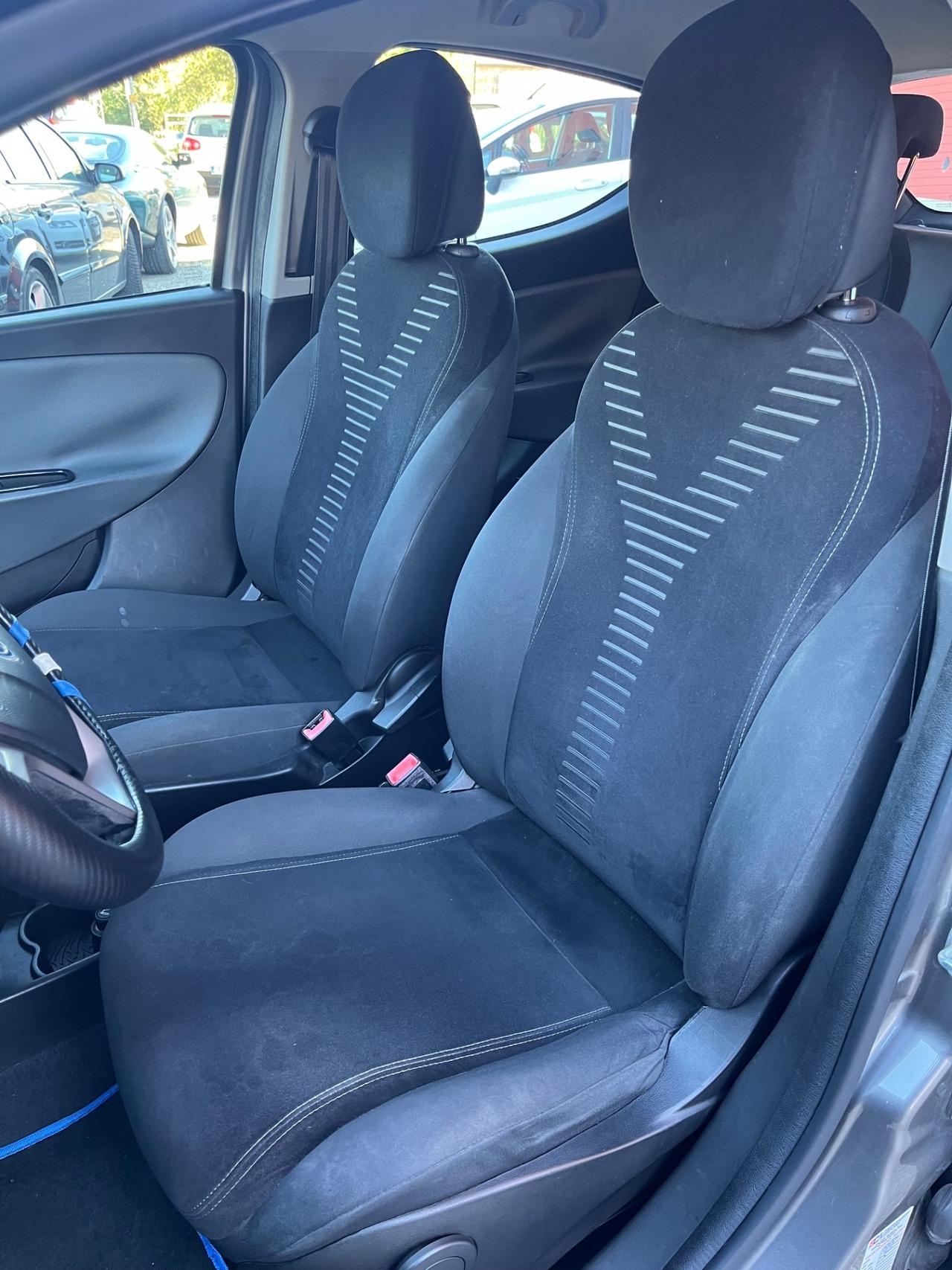 Lancia Ypsilon 0.9 TwinAir 85 CV 5 porte
