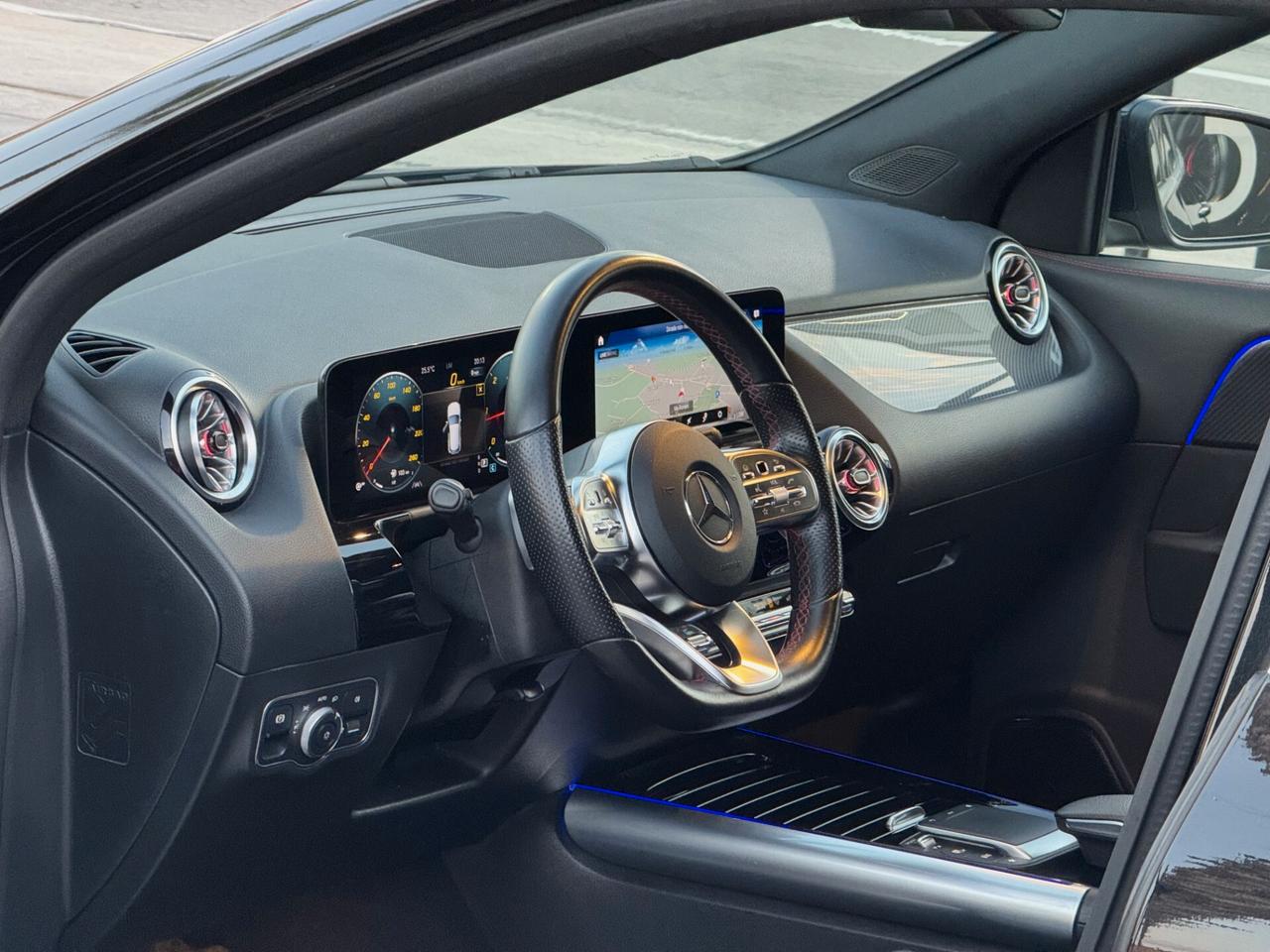 Mercedes-Benz GLA 200 d Premium Plus AMG TETTO