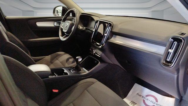 VOLVO XC40 T2 Momentum Pro