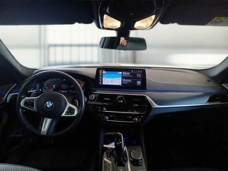 BMW 520 AUTO M SPORT MH48V 4 PORTE BERLINA