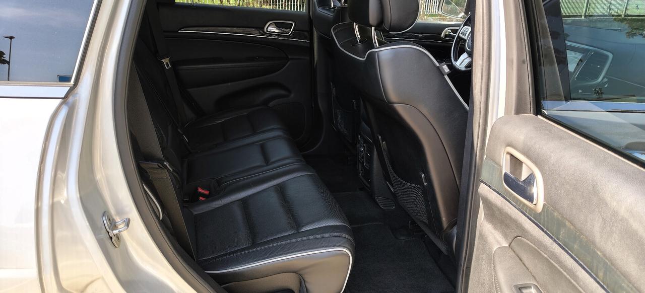 Jeep Grand Cherokee 3.0 CRD Overland + Gancio
