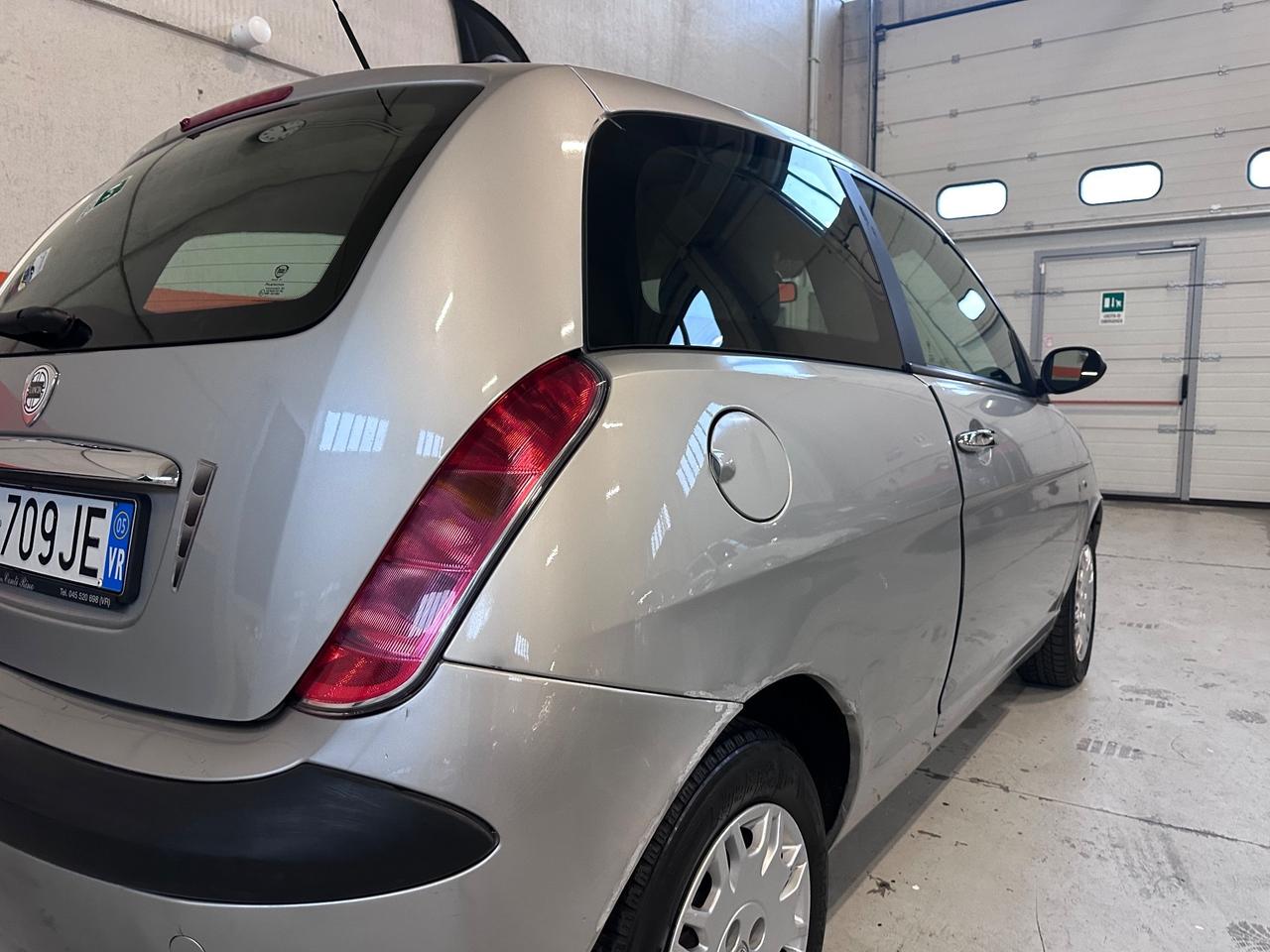 Lancia Ypsilon 1.2 16V Argento