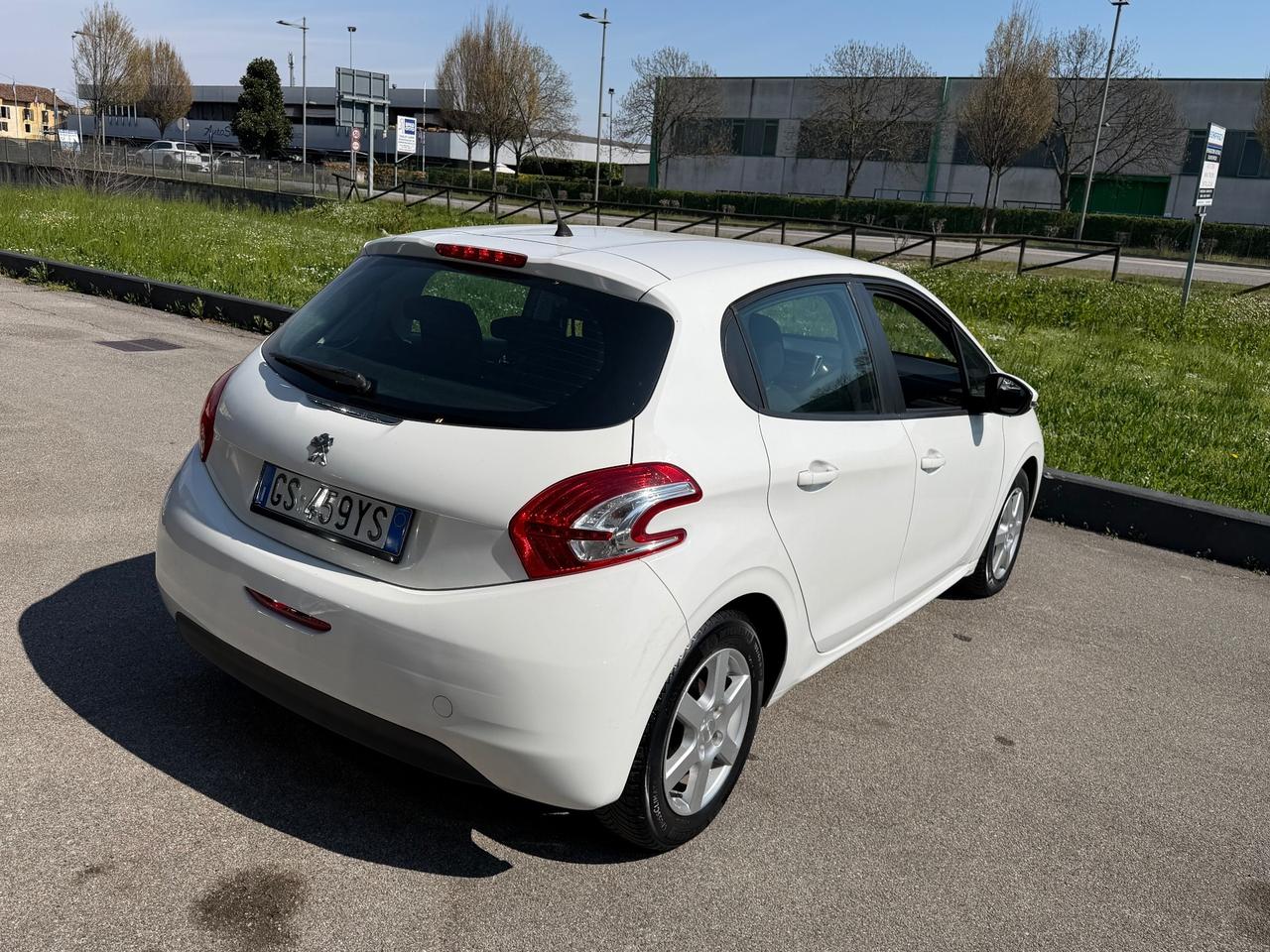 Peugeot 208 1.2 benzina