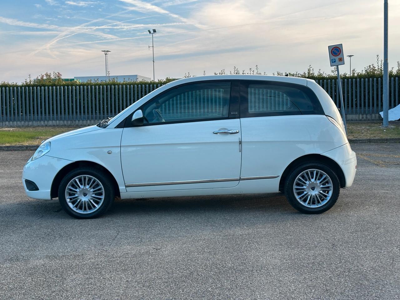 Lancia Ypsilon 1.3 MJT 75 CV Diva