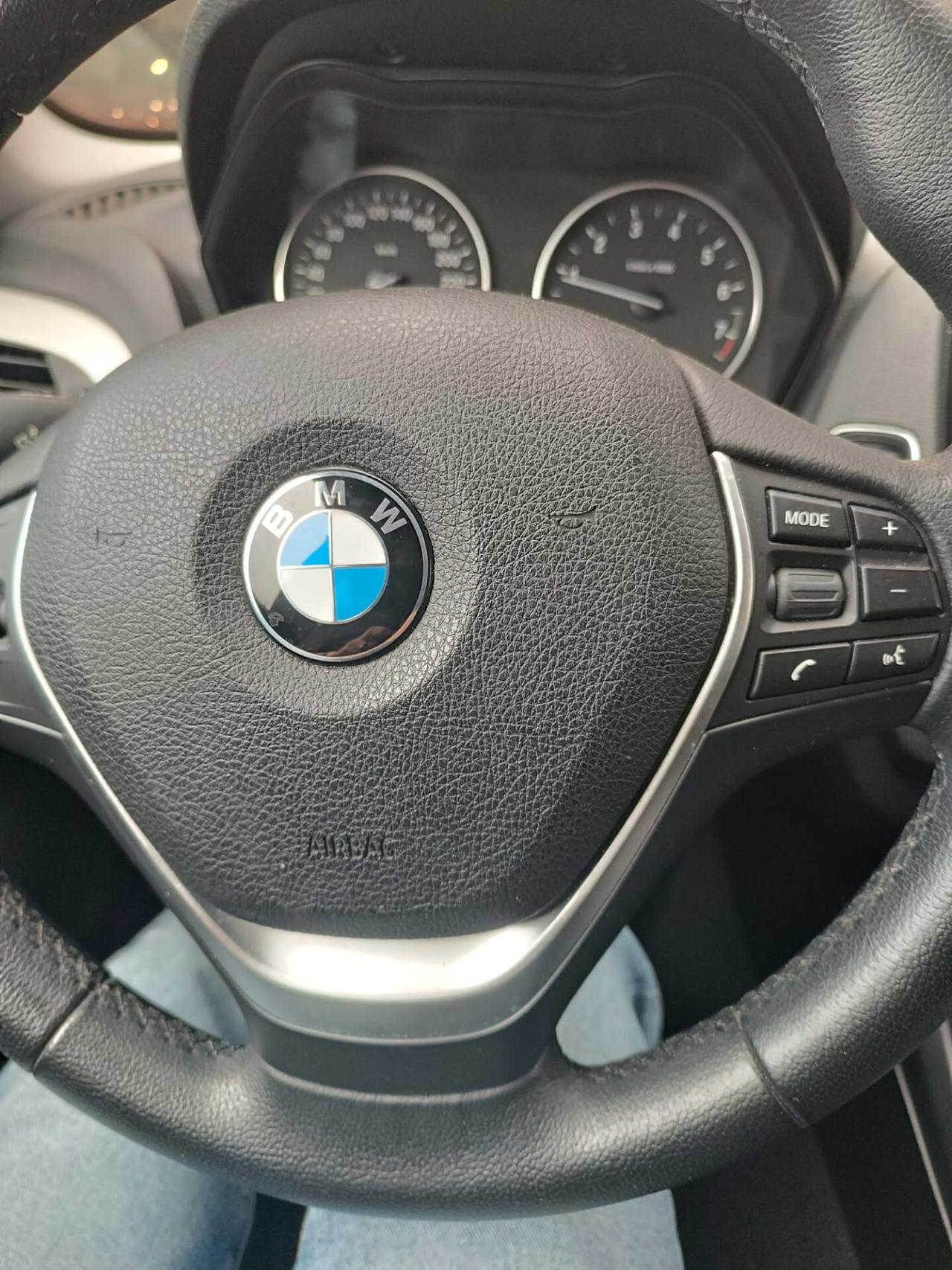 Bmw 114 114i 5p. Urban
