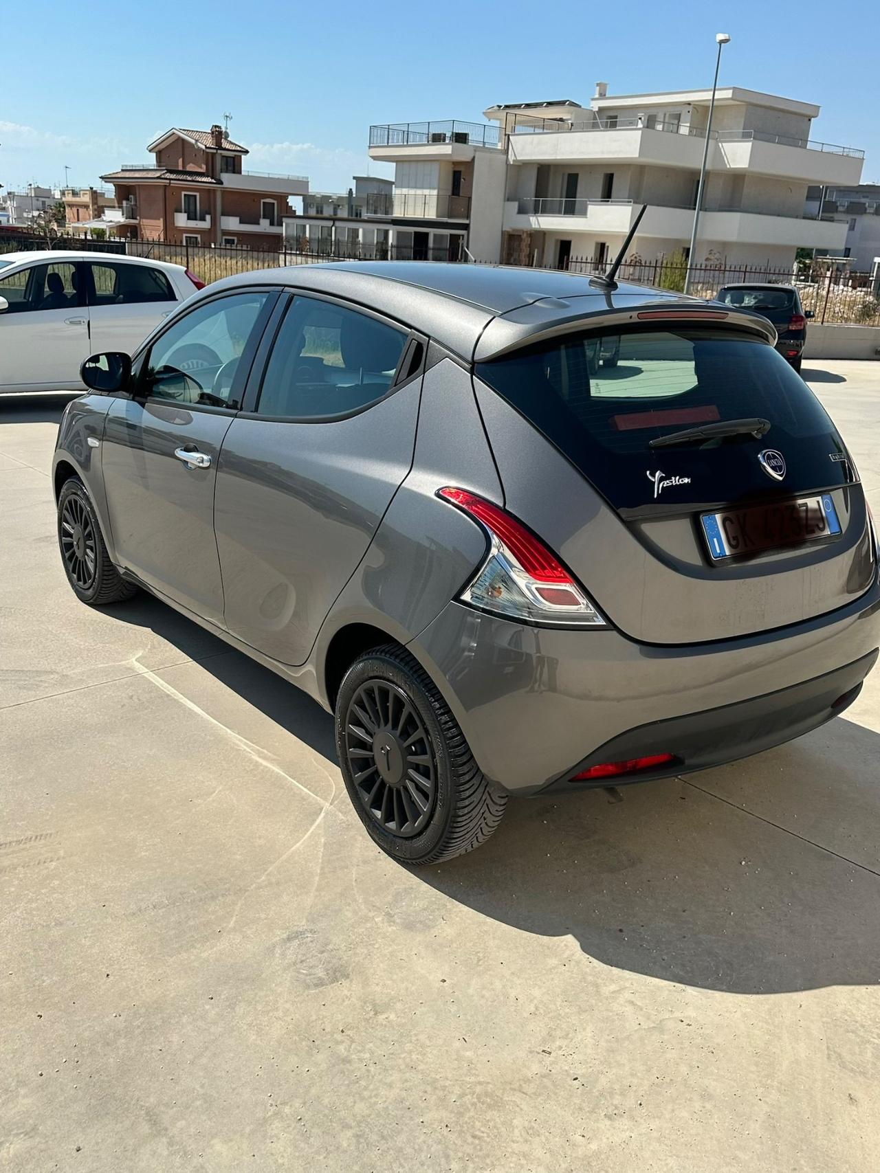 Lancia Ypsilon 1.0 FireFly 5 porte S&S Hybrid Silver