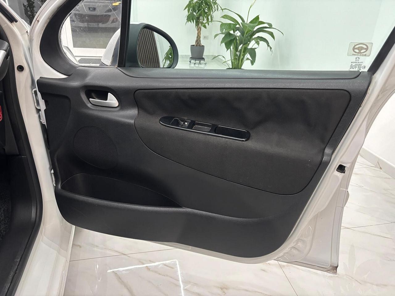 PEUGEOT 207 1.4 HDi 70CV ANNO 2010