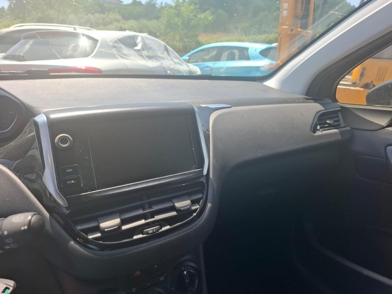 PEUGEOT 208 BLACKLINE VA IN MOTO SINISTRATA
