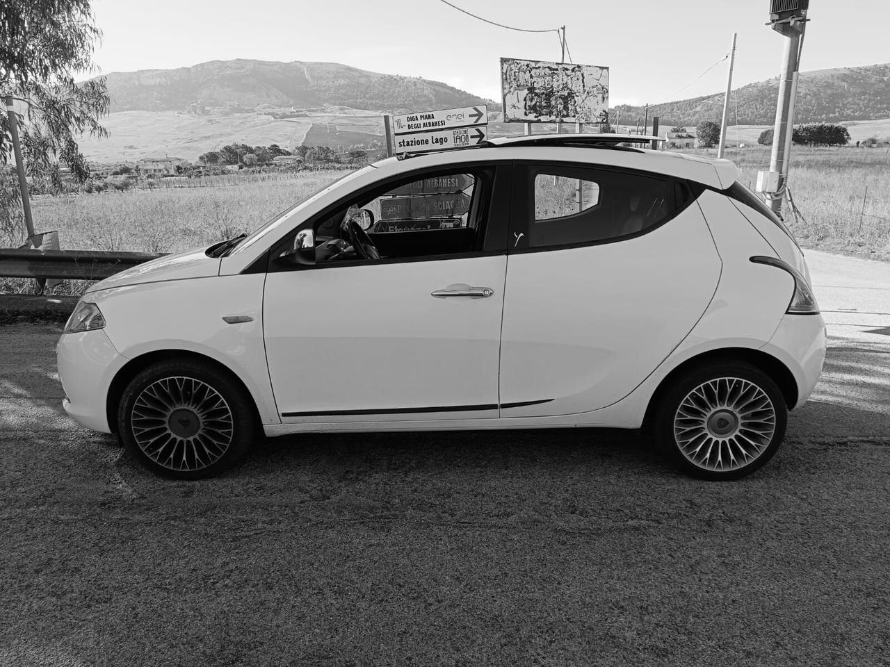 Lancia Ypsilon 1.3 MJT 16V 95 CV 5 porte S&S Gold