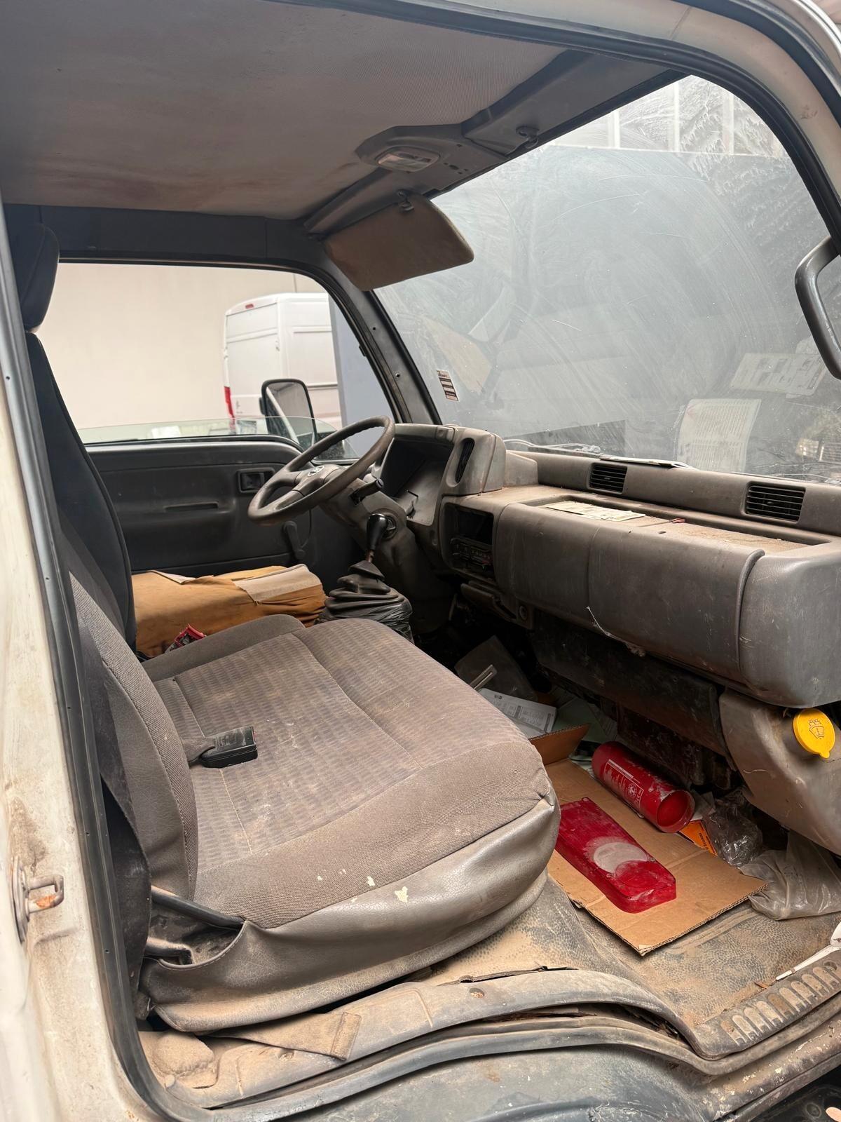 3 Nissan Cabstar ribaltabile non funzionante per operatori del settore