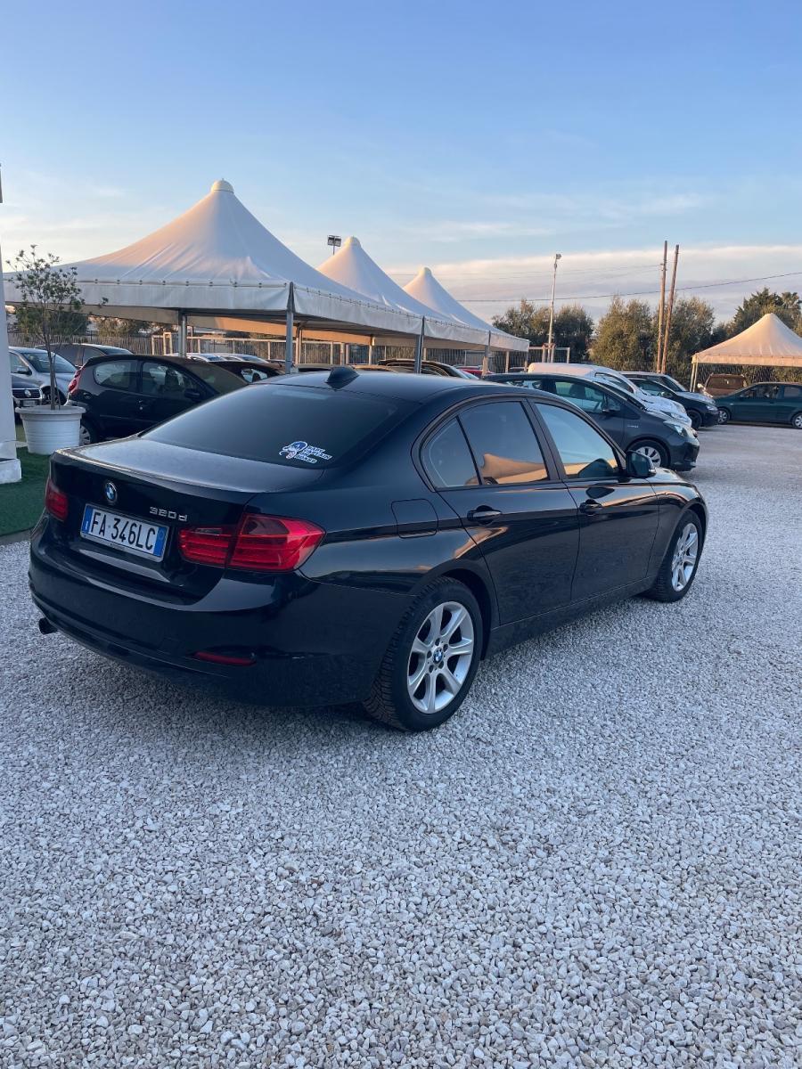 BMW - Serie 3 - 320d Luxury