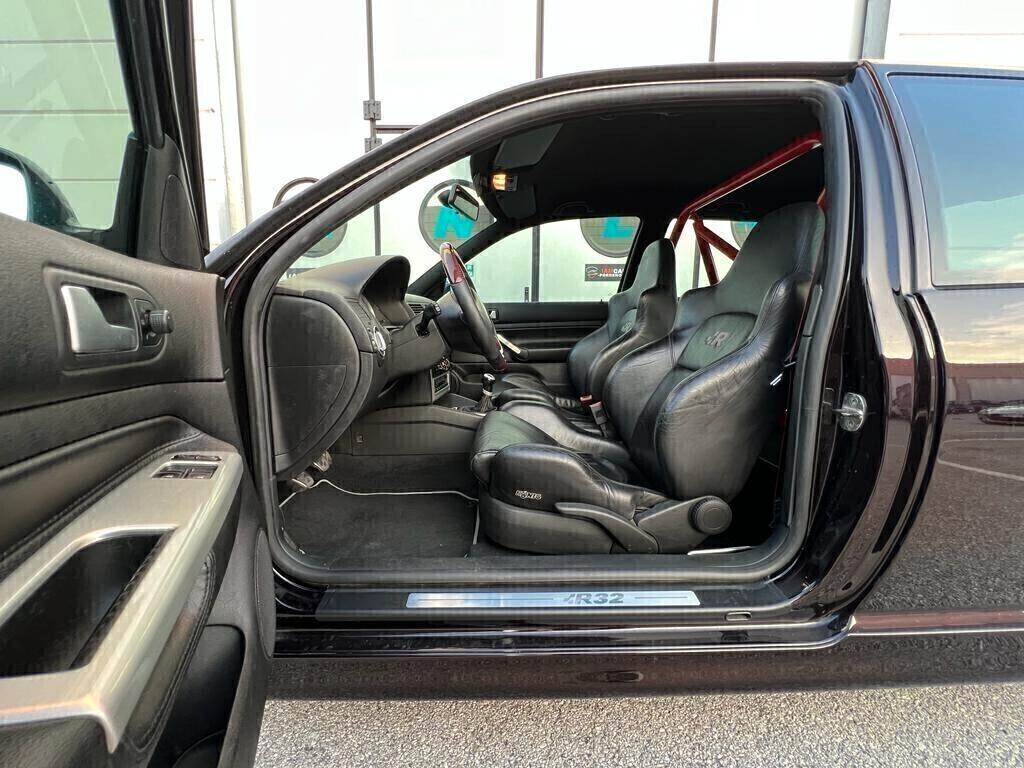 Volkswagen Golf R32