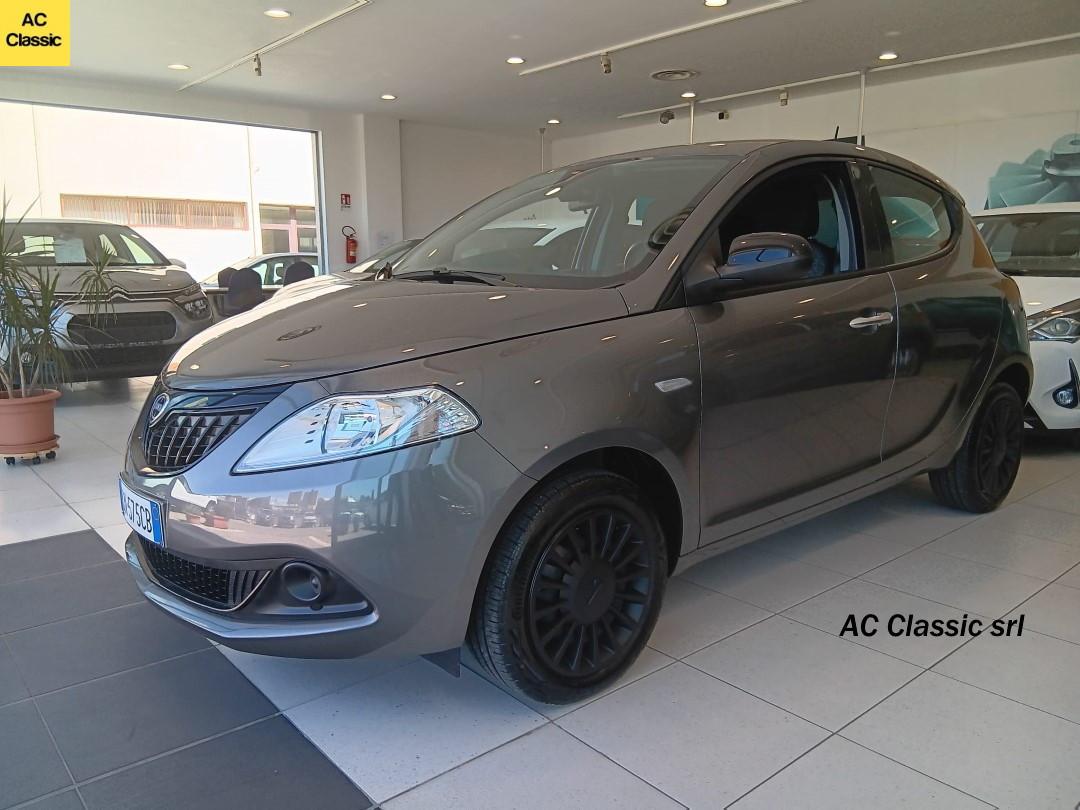 Lancia Ypsilon Hybrid Silver 1.0 (70 cv)