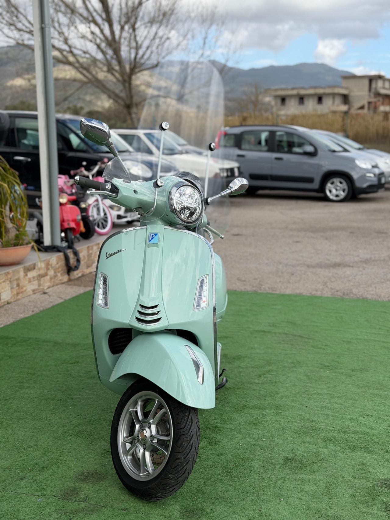 Piaggio Vespa 300 GTS Colore TIFFANI Nuova