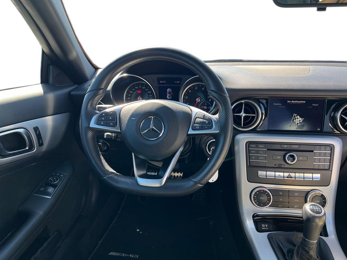 Mercedes-Benz SLC 180 AMG Line