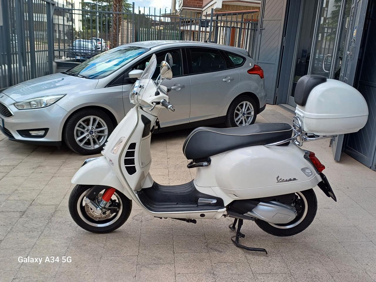 PIAGGIO VESPA GTS HPE 300