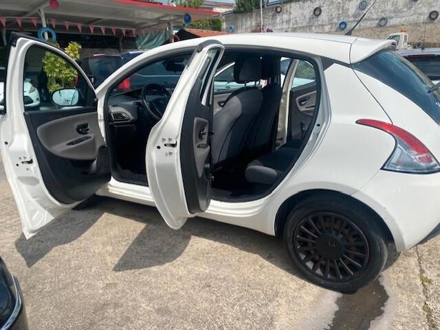 Lancia Ypsilon 1.3 MJT 16V 95 CV 5 porte S&S Silver