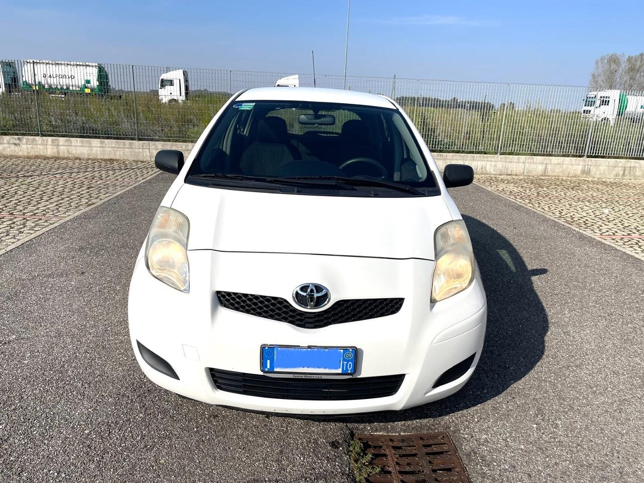 Toyota Yaris 1.0 3 porte Luxury pack