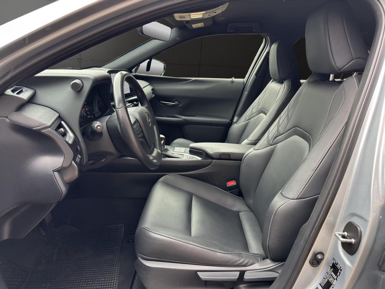 Lexus UX 250h 2.0 Design 2wd my23
